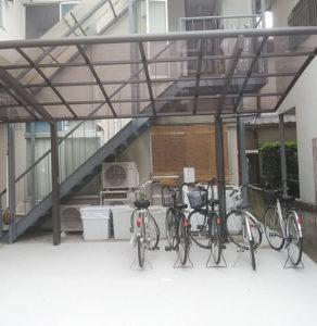 自転車置き場　屋根付きなので安心